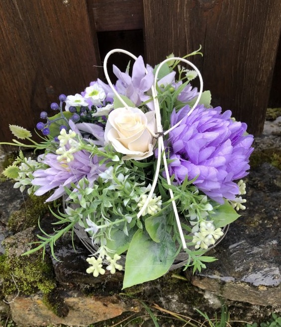 Vzpomínková dekorace na hrob fialová 1